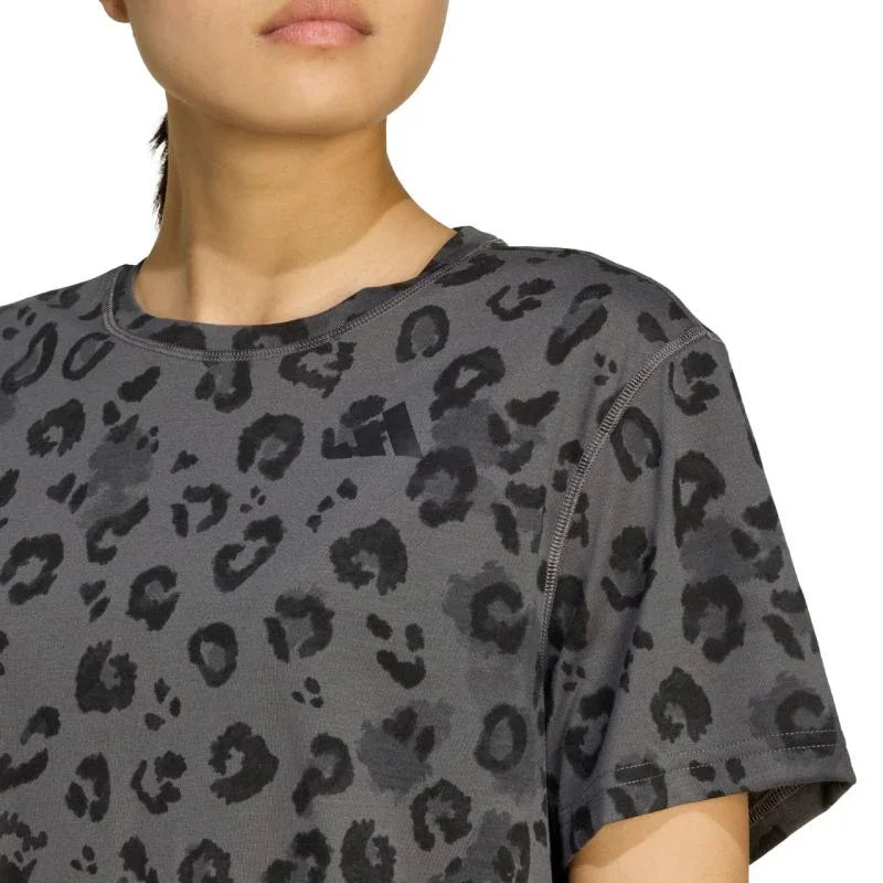 adidas Workout Essentials női póló – szürke, párducmintás - Ayuna Ritual